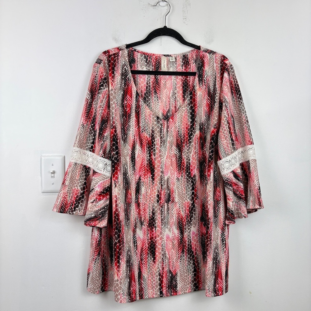 Tacera Abstract Print Bell Sleeves V-neck Boho Blouse